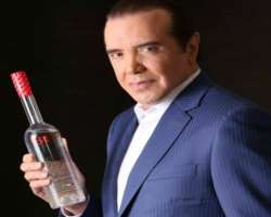 Chazz Palminteri consuming alcohol